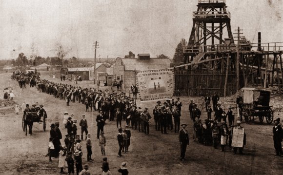 In 1903 veteran socialist Tom